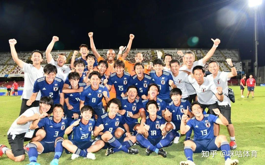 日本队在艾哈迈德·本·阿里球场迎来了本届亚洲杯最后一场小组赛